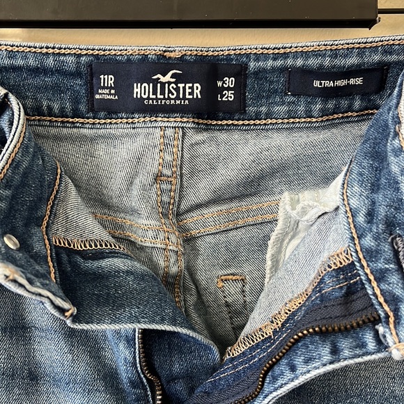 Hollister Ultra High Rise Straight Leg Raw Hem Denim Jeans Size 30 - Picture 9 of 10